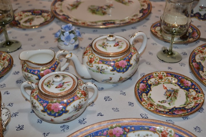 Old Sevres table display, 2021 (22)